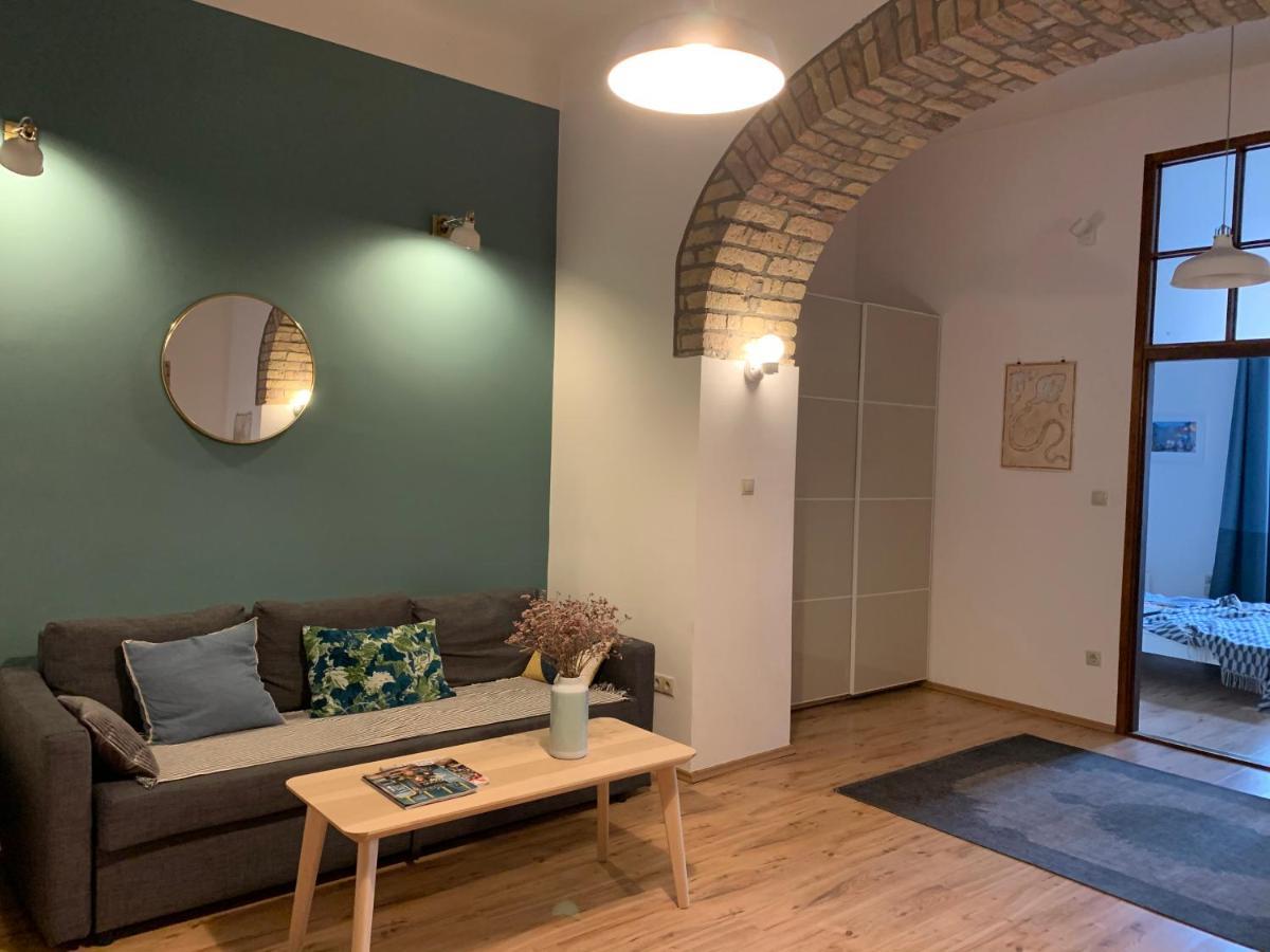 French Touch Apartment With Free Parking Budapeste Exterior foto