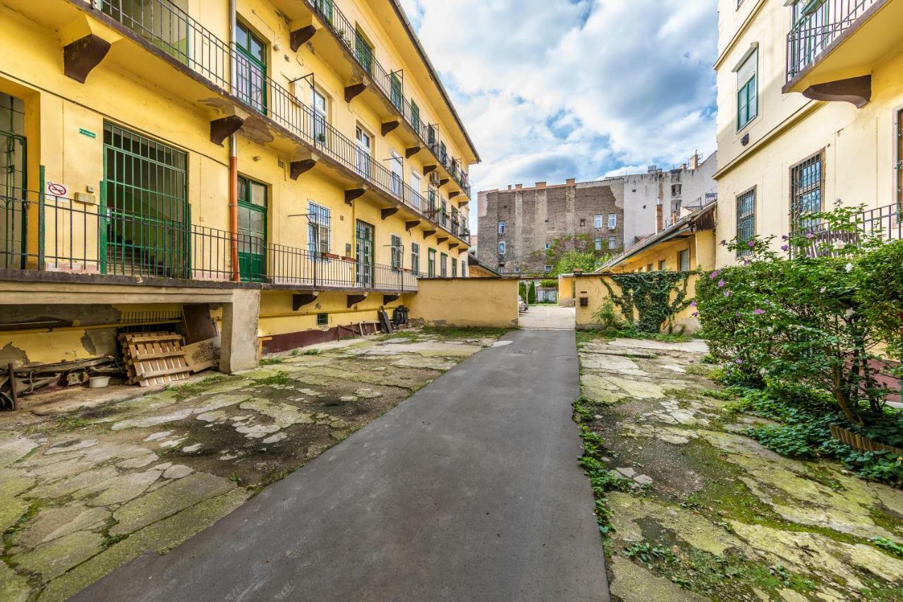French Touch Apartment With Free Parking Budapeste Exterior foto