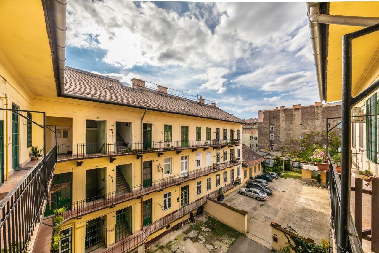 French Touch Apartment With Free Parking Budapeste Exterior foto